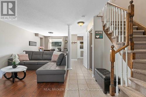 131 Ruffet Drive, Barrie, ON - Indoor Photo Showing Living Room