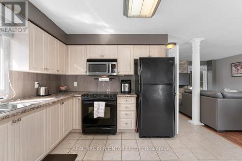 131 Ruffet Drive, Barrie, ON - Indoor Photo Showing Kitchen