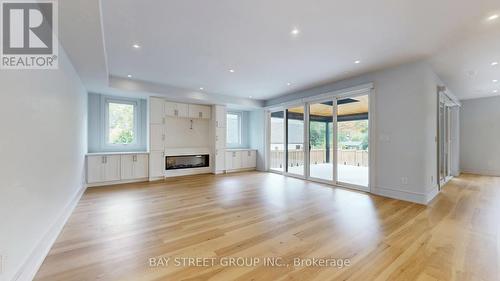 2267 Fifth Line W, Mississauga, ON - Indoor Photo Showing Living Room