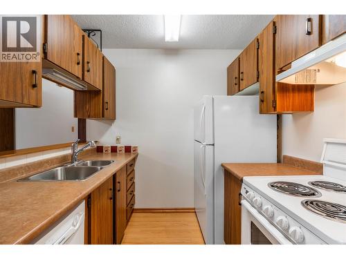5862 Airport Street Unit# 3, Oliver, BC - Indoor Photo Showing Kitchen With Double Sink