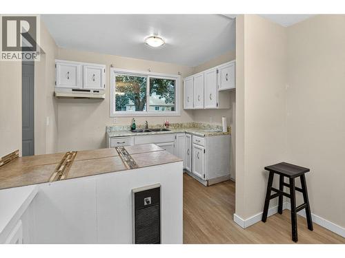 1153 Bernard Avenue Unit# 9, Kelowna, BC - Indoor Photo Showing Kitchen