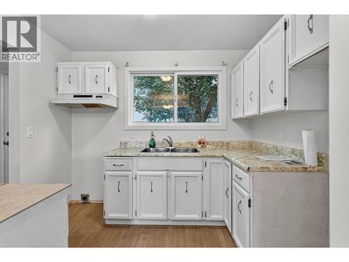 1153 Bernard Avenue Unit# 9, Kelowna, BC - Indoor Photo Showing Kitchen With Double Sink