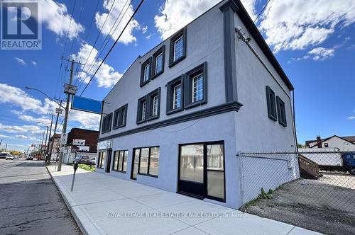 1068 Barton Street E, Hamilton, ON 