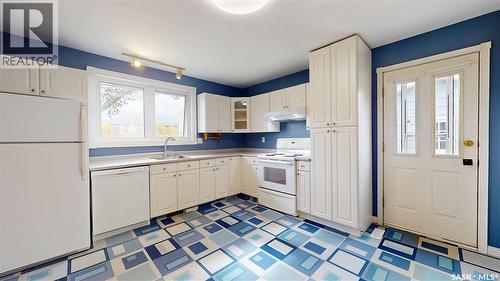 88 Cambridge Avenue, Regina, SK - Indoor Photo Showing Kitchen