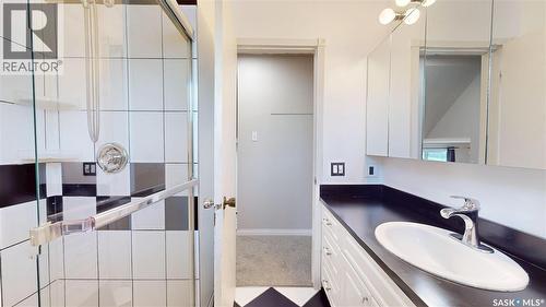 88 Cambridge Avenue, Regina, SK - Indoor Photo Showing Bathroom