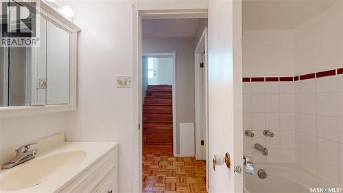 88 Cambridge Avenue, Regina, SK - Indoor Photo Showing Bathroom