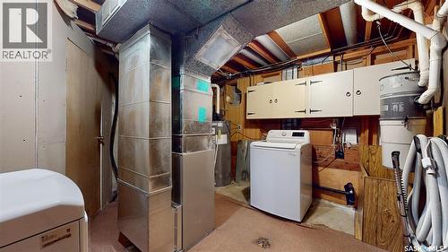 88 Cambridge Avenue, Regina, SK - Indoor Photo Showing Laundry Room