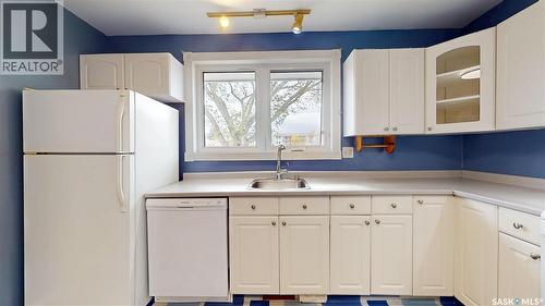 88 Cambridge Avenue, Regina, SK - Indoor Photo Showing Kitchen