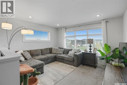 303 Dagnone Crescent, Saskatoon, SK - Indoor Photo Showing Living Room