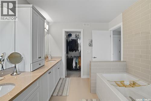 303 Dagnone Crescent, Saskatoon, SK - Indoor Photo Showing Bathroom