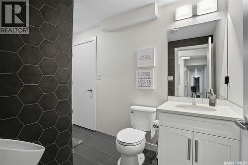 303 Dagnone Crescent, Saskatoon, SK - Indoor Photo Showing Bathroom