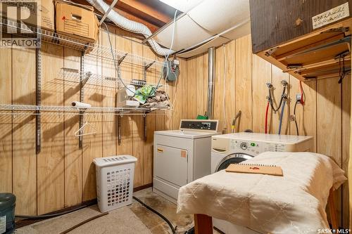 1357 Grosvenor Street, Regina, SK - Indoor Photo Showing Laundry Room