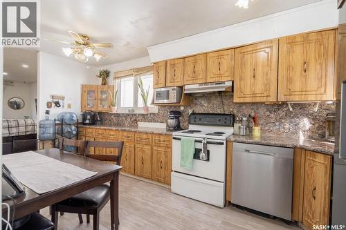 1357 Grosvenor Street, Regina, SK - Indoor Photo Showing Kitchen