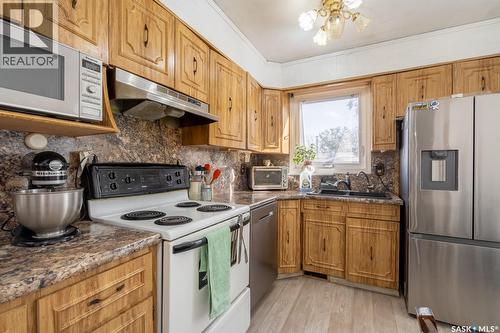 1357 Grosvenor Street, Regina, SK - Indoor Photo Showing Kitchen