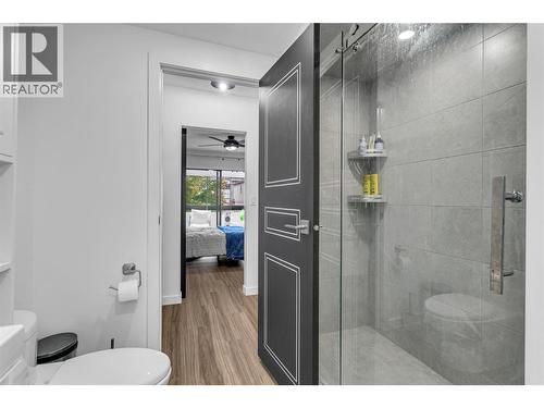 1075 Bernard Avenue Unit# 110, Kelowna, BC - Indoor Photo Showing Bathroom