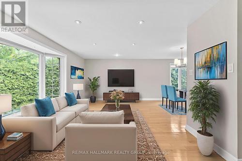 30 Lillico Drive, Ottawa, ON - Indoor Photo Showing Living Room
