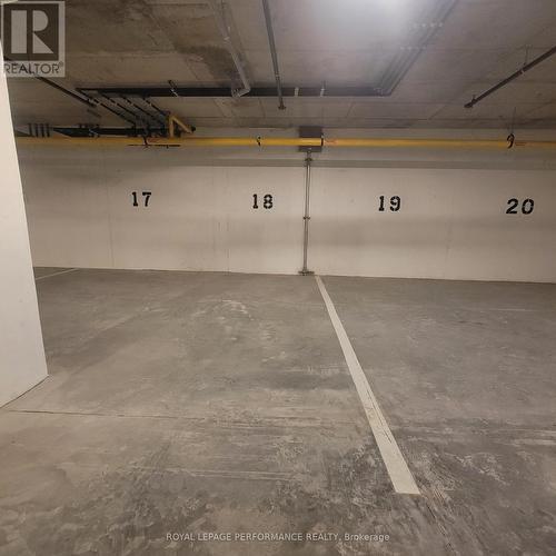 809 Arcadian Private, Ottawa, ON - Indoor Photo Showing Garage