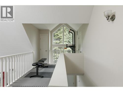 9315 Paradise Road, Kelowna, BC - Indoor