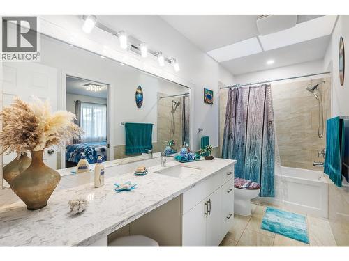 Main bath has door to bedroom - 3370 Casorso Road Unit# 31, Kelowna, BC - Indoor Photo Showing Bathroom