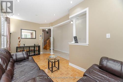 17 Eaglefield Gate, Brampton, ON - Indoor Photo Showing Living Room