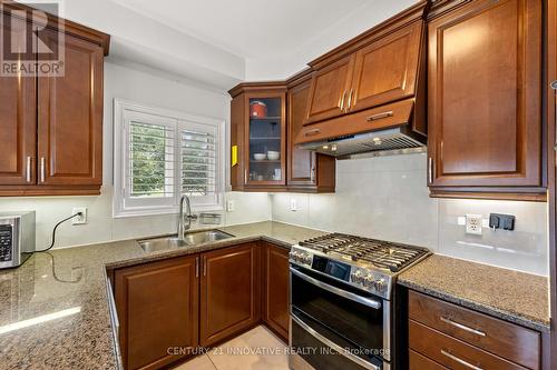 3265 Cabano Crescent, Mississauga, ON - Indoor Photo Showing Kitchen With Double Sink