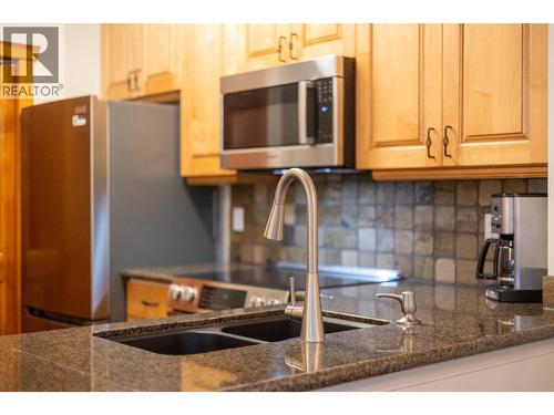 4576 Timberline Crescent Unit# 4, Fernie, BC - Indoor Photo Showing Kitchen With Double Sink
