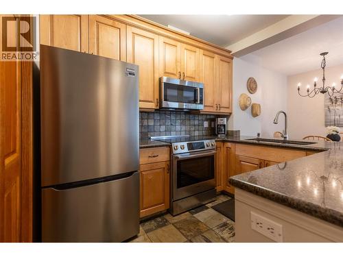 4576 Timberline Crescent Unit# 4, Fernie, BC - Indoor Photo Showing Kitchen