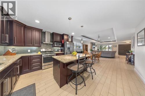 841 Manhattan Drive, Sarnia, ON - Indoor Photo Showing Kitchen With Upgraded Kitchen
