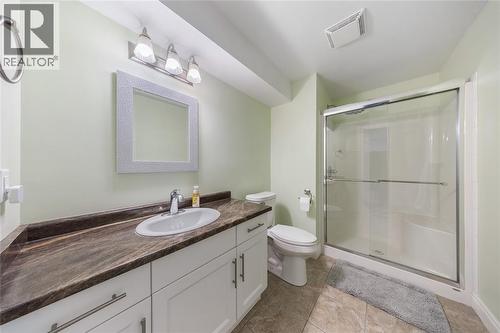 841 Manhattan Drive, Sarnia, ON - Indoor Photo Showing Bathroom