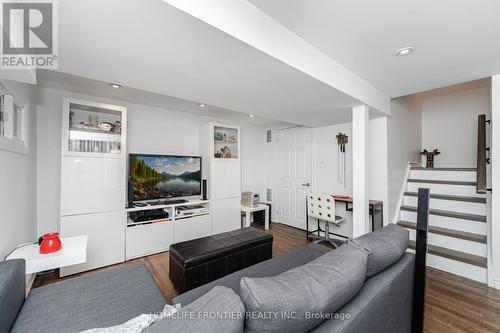 1 Denava Gate, Richmond Hill, ON - Indoor