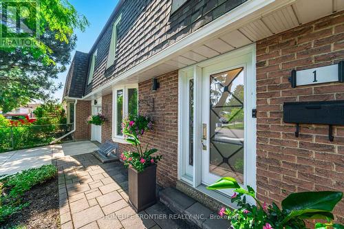1 Denava Gate, Richmond Hill, ON - Outdoor With Exterior