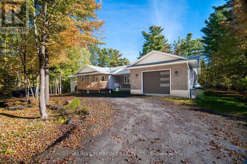 40 Eileen Street, Laurentian Valley, ON - Outdoor