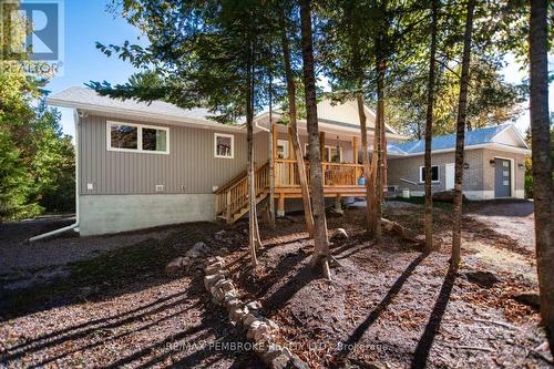 40 Eileen Street, Laurentian Valley, ON - Outdoor