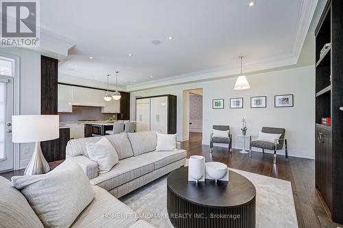 343 Tudor Avenue, Oakville, ON - Indoor Photo Showing Living Room