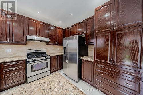 5918 Bassinger Place, Mississauga, ON - Indoor Photo Showing Kitchen