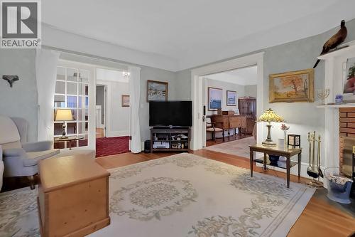 150 Edmonton Avenue, Penticton, BC - Indoor Photo Showing Living Room With Fireplace