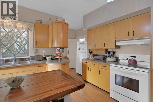 150 Edmonton Avenue, Penticton, BC - Indoor Photo Showing Kitchen With Double Sink