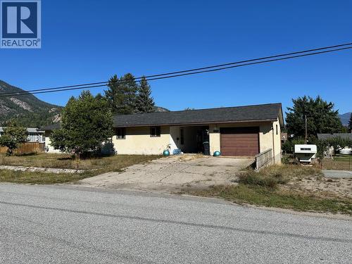 115 101St Street, Castlegar, BC - Outdoor