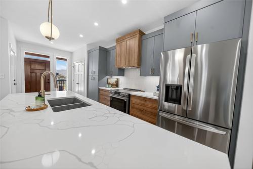153 The Whins, Cranbrook, BC - Indoor Photo Showing Kitchen With Stainless Steel Kitchen With Double Sink With Upgraded Kitchen