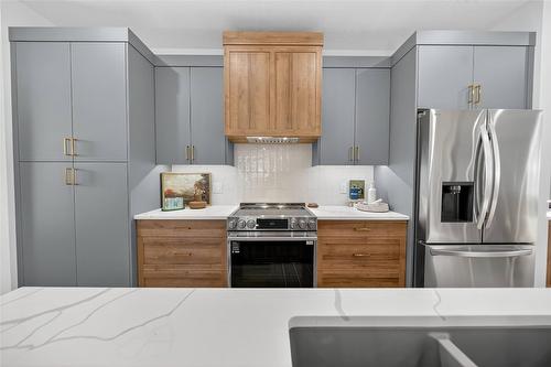 153 The Whins, Cranbrook, BC - Indoor Photo Showing Kitchen With Stainless Steel Kitchen With Upgraded Kitchen