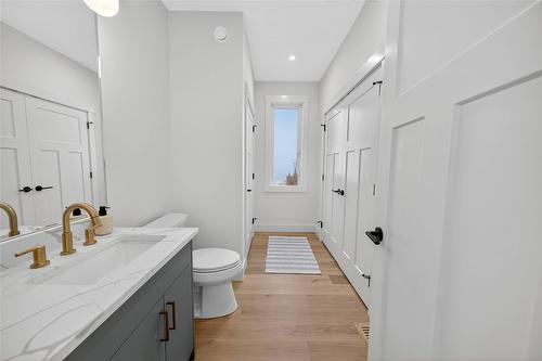 153 The Whins, Cranbrook, BC - Indoor Photo Showing Bathroom