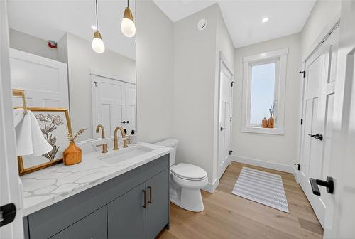 153 The Whins, Cranbrook, BC - Indoor Photo Showing Bathroom