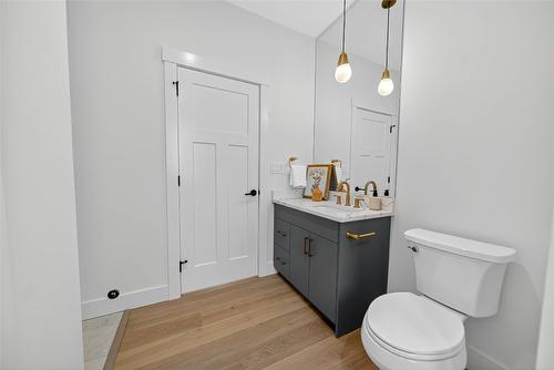 153 The Whins, Cranbrook, BC - Indoor Photo Showing Bathroom