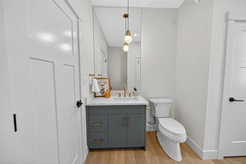 153 The Whins, Cranbrook, BC - Indoor Photo Showing Bathroom