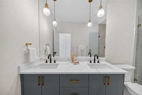 153 The Whins, Cranbrook, BC - Indoor Photo Showing Bathroom