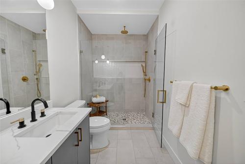 153 The Whins, Cranbrook, BC - Indoor Photo Showing Bathroom