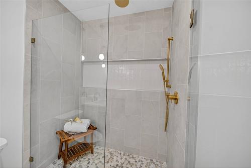 153 The Whins, Cranbrook, BC - Indoor Photo Showing Bathroom