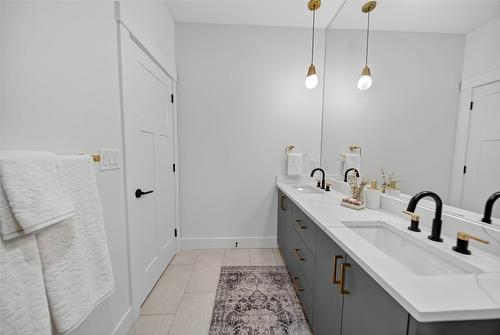 153 The Whins, Cranbrook, BC - Indoor Photo Showing Bathroom