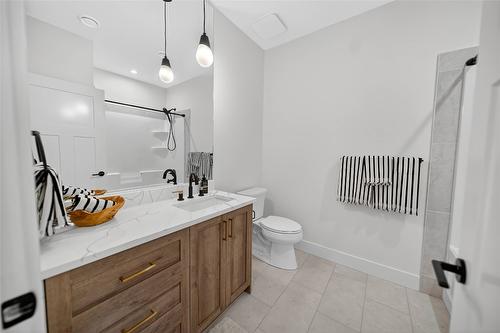 153 The Whins, Cranbrook, BC - Indoor Photo Showing Bathroom