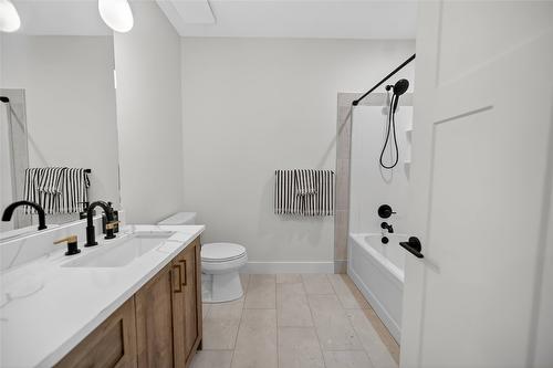 153 The Whins, Cranbrook, BC - Indoor Photo Showing Bathroom